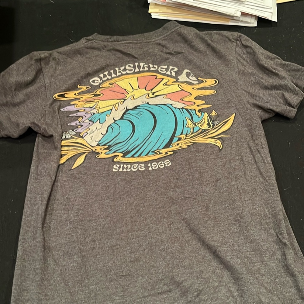 Quick silver t shirt small